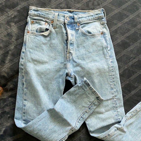 Levi’s - Picture 2 of 4